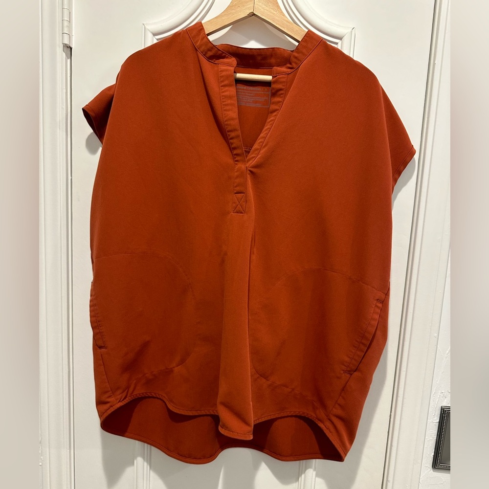 Figs  L Rafaela top in Auborn with XL petite high wasted Zamora Joggers